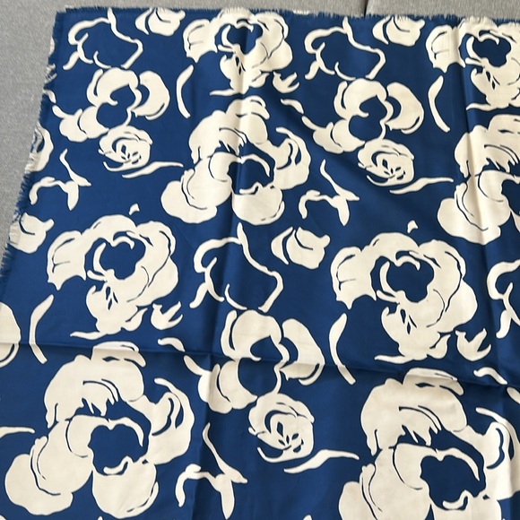 Scarf - Picture 2 of 4